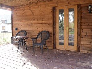 Outdoor dining - 1 bedroom accommodation in Edwyn Ralph, near Bromyard (Edwyn Ralph, near Bromyard)