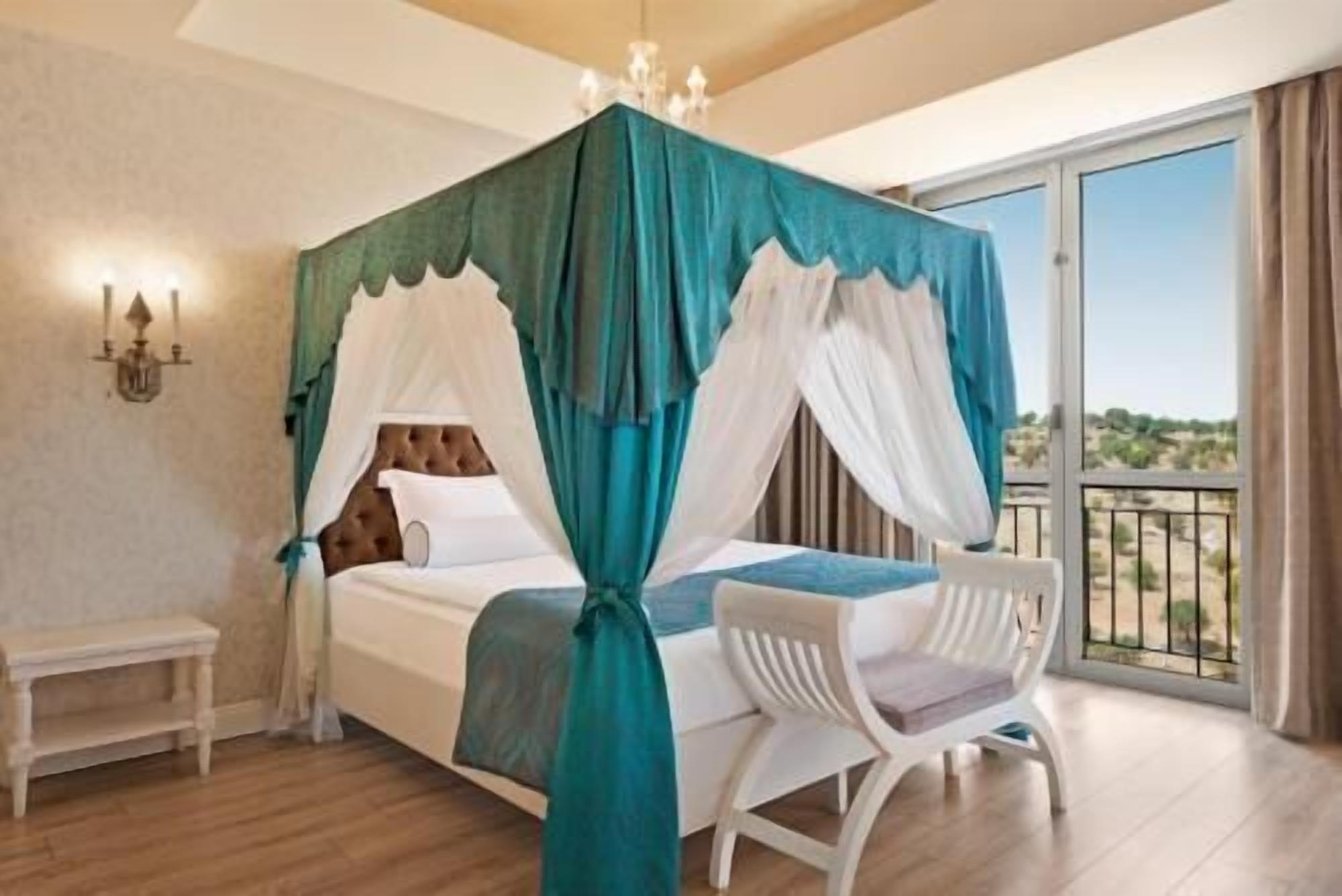 Ropa de cama de alta calidad y minibar 