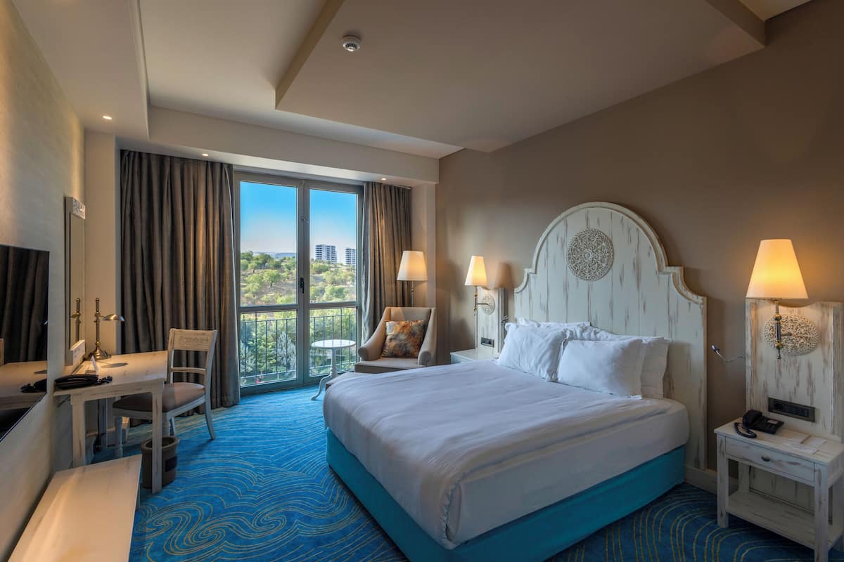 1 bedroom, premium bedding, minibar, in-room safe