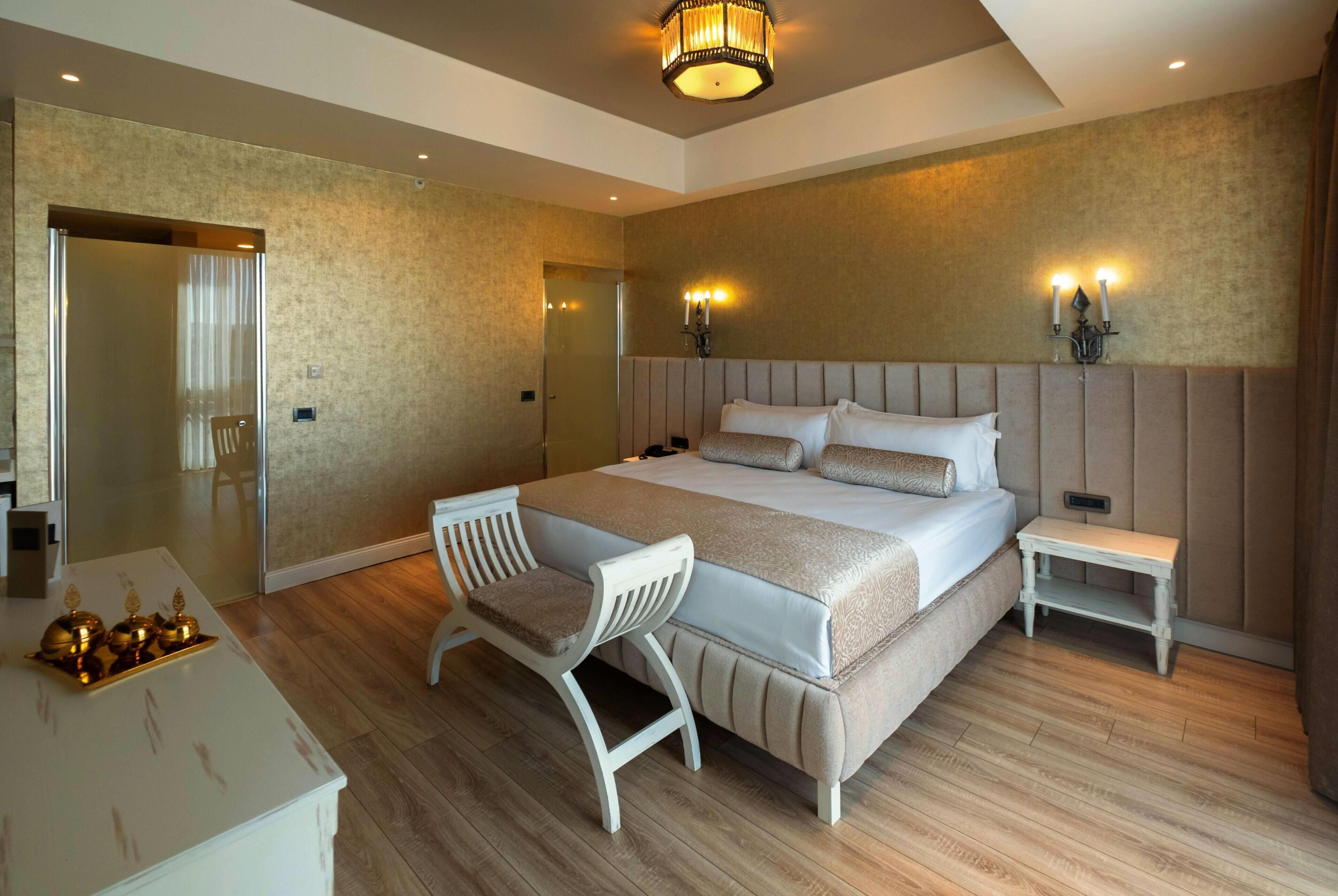 Royal Suite, 1 King Bed | Premium bedding, minibar, in-room safe, desk