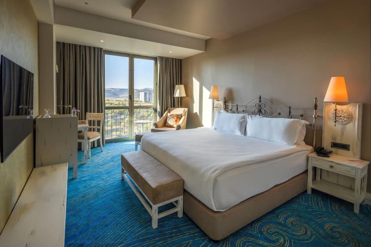 1 bedroom, premium bedding, minibar, in-room safe