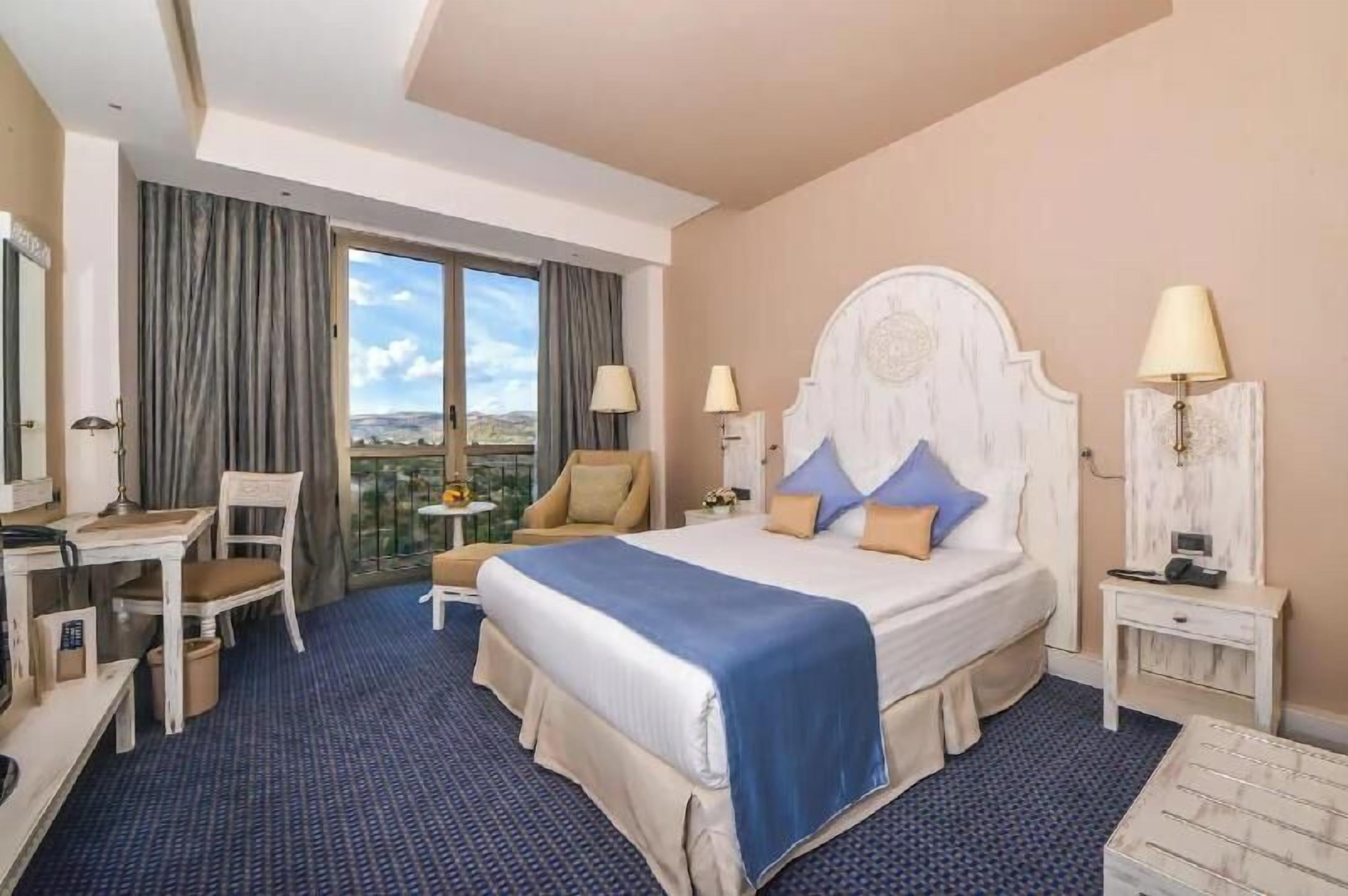 Ropa de cama de alta calidad y minibar 