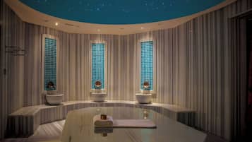 Couples treatment room(s), sauna, hot tub, steam room