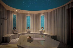 Salas de tratamientos para parejas, sauna, bañera de hidromasaje 