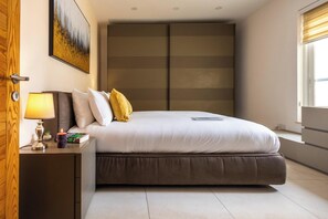 2 makuuhuonetta, silitysrauta/-lauta, internet