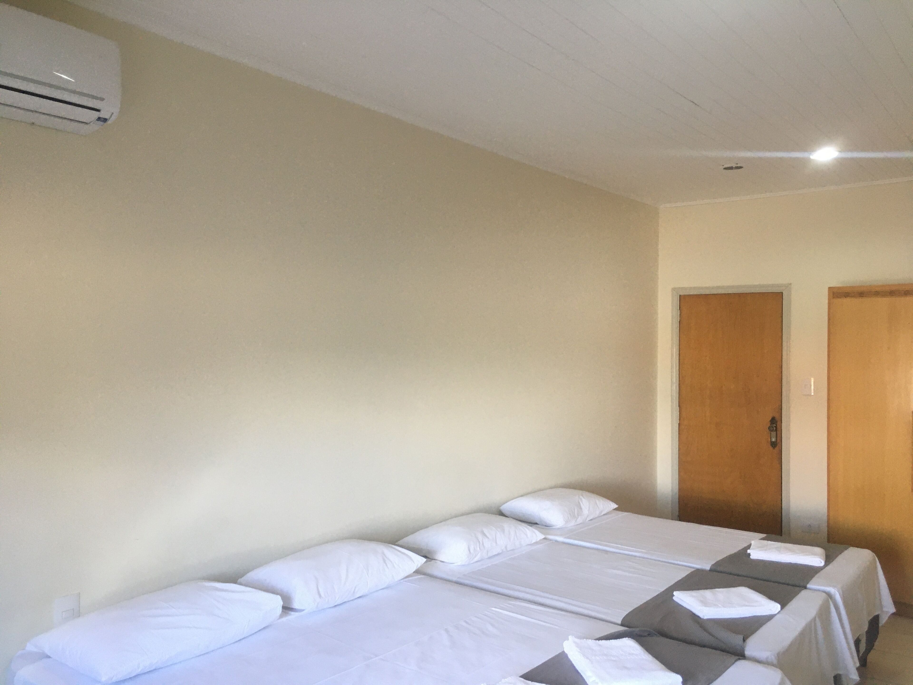 standard room | minibar, desk, free wifi, bed sheets