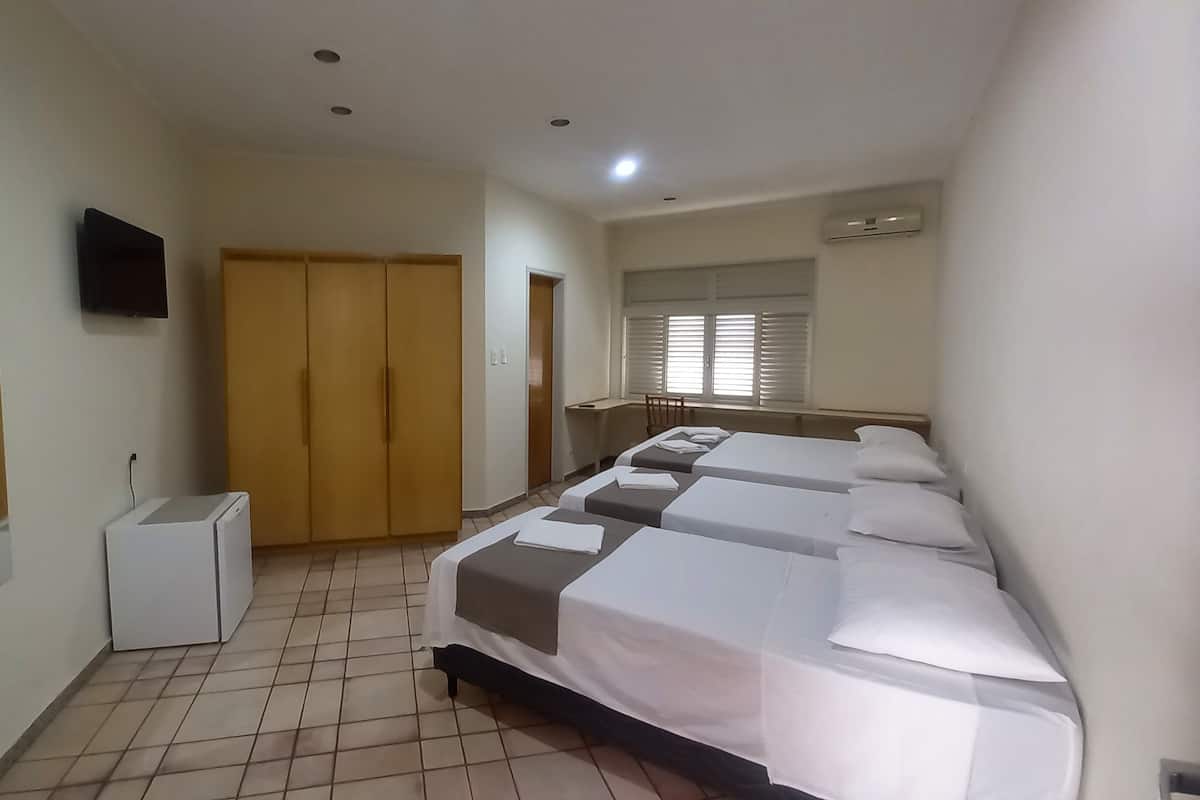 Standaard kamer | Een minibar, een bureau, gratis wifi, beddengoed