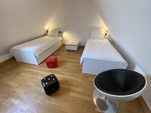 2 chambres, chambres insonorisées, fer et planche à repasser