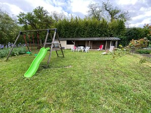 Children’s area - 2-bedroom all-inclusive 3-star gîte, close to shops (Saché)