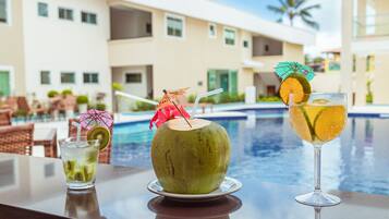 Bar en bord de piscine