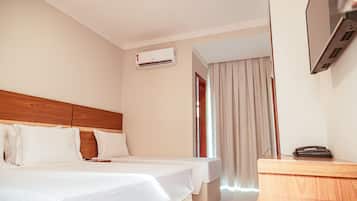 Minibar, desk, laptop workspace, free WiFi