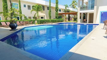 Outdoor pool, pool loungers