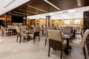 Free buffet breakfast - Wyndham Torreon (Torreón)