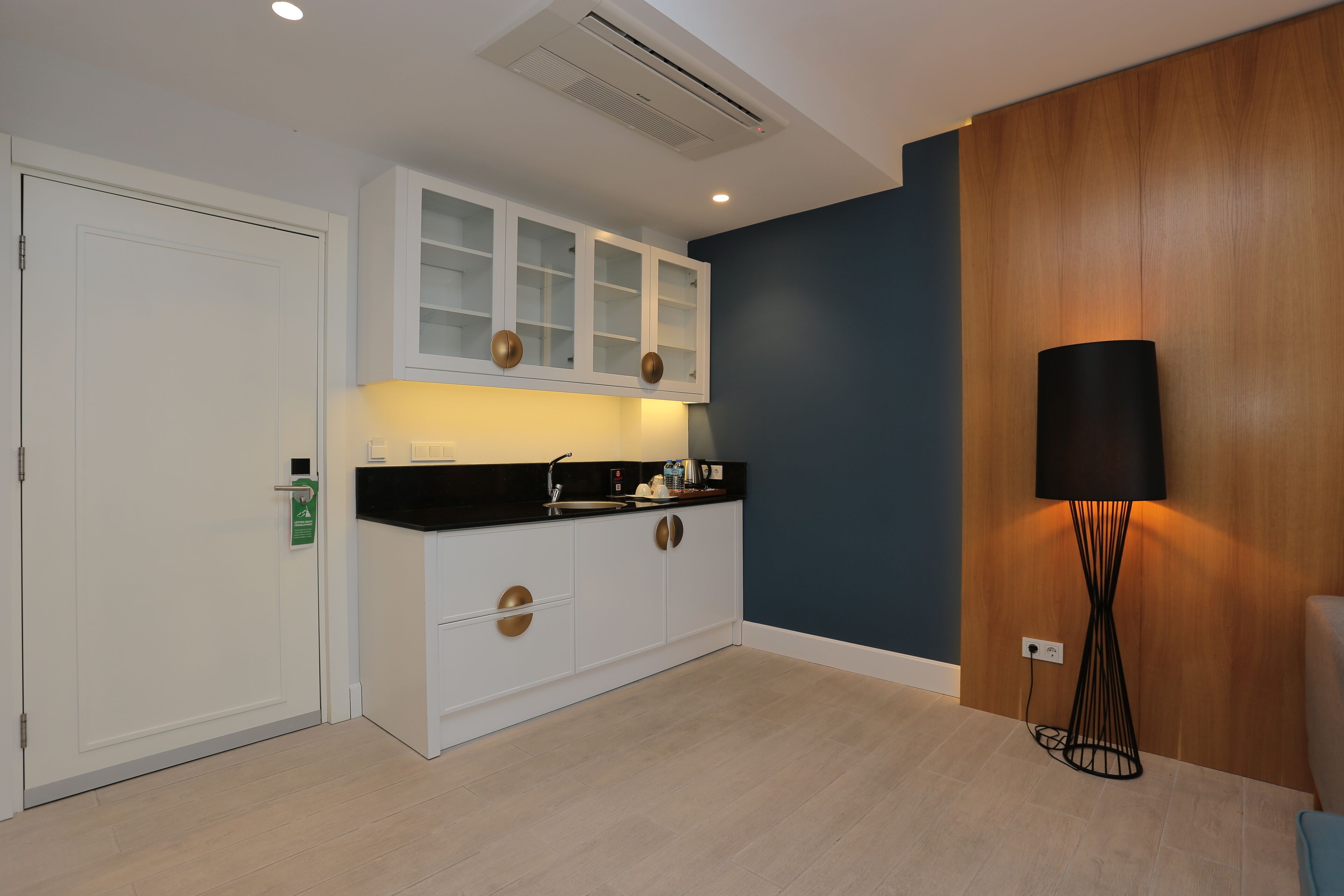 comfort suite | private kitchenette | mini-fridge, electric kettle