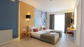 Family Room | 2 bedrooms, laptop workspace, blackout drapes, free cribs/infant beds