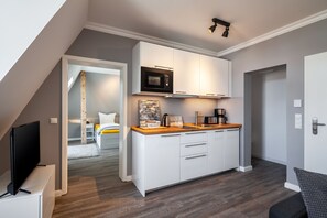 Kühlschrank, Mikrowelle, Ofen, Geschirrspüler