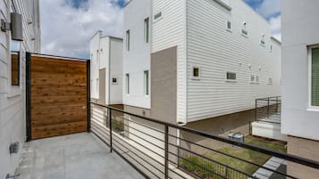 City Townhome | Pemandangan dari bilik