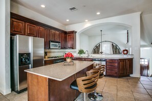 시티 타운홈 | 전용 주방 | 대용량 냉장고, 전자레인지, 오븐, 식기 세척기