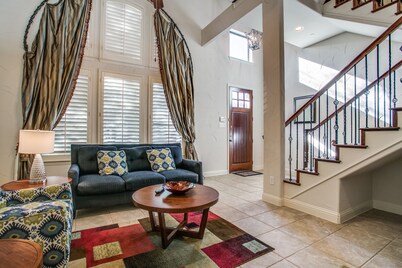 Beautifully furnished TownHome at shops