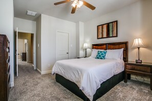 Maison mitoyenne Ville | 2 chambres, fer et planche à repasser, Wi-Fi gratuit, draps fournis