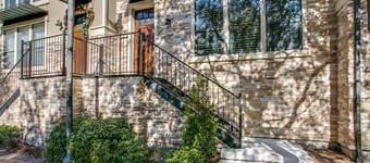 Beautifully furnished TownHome at shops