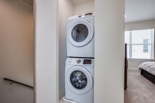 Upscale 2 bedroom Dallas TownHome