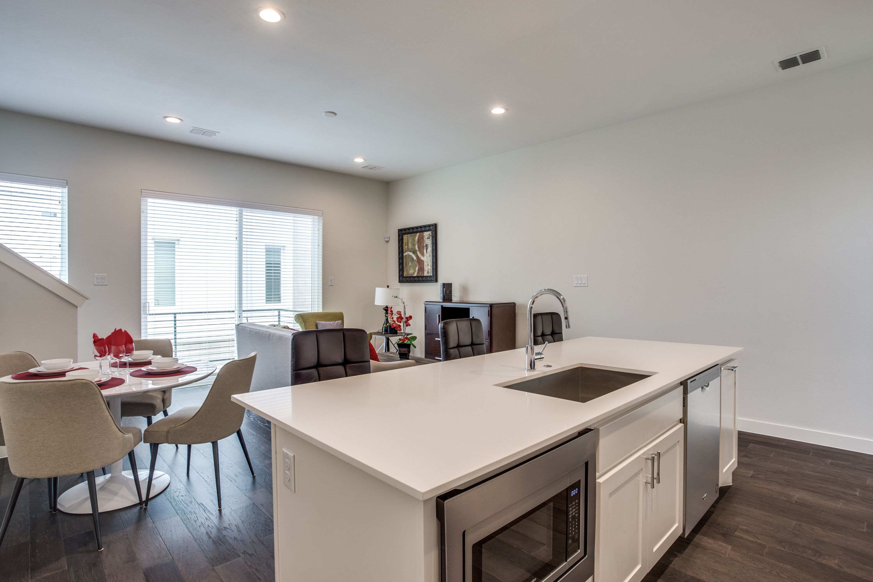 City Townhome | Private kitchen | Full-sized fridge, microwave, oven, dishwasher