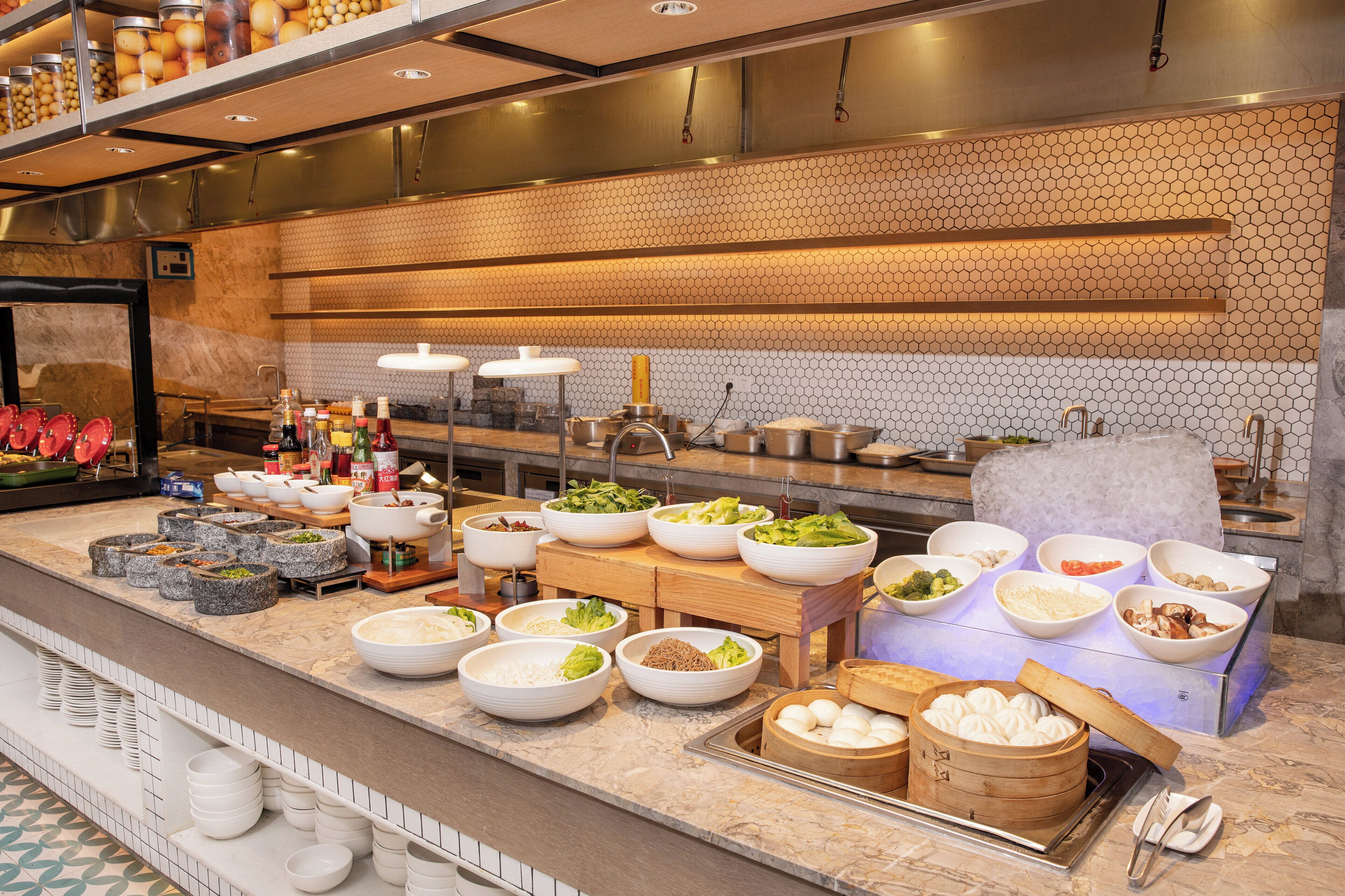 daily buffet breakfast (cny 98 per person)