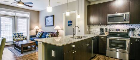 City Apartment | Private kitchen | Full-sized fridge, microwave, oven, dishwasher