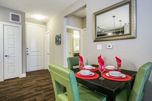 City Apartment | In-room dining - Stylish Frisco 2 bedroom apartments (Frisco)