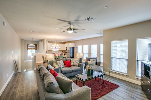 Beautifully furnished 3 bedroom Frisco