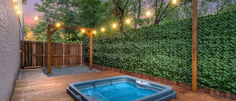 Bain à remous extérieur