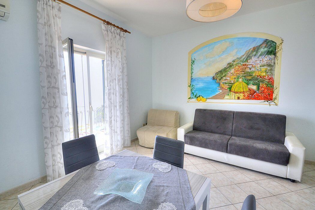 Casa Lunarella: A Characteristic And Welcoming Apartment Which Faces The Sun And The Sea, With Free Wi-fi. - Amalfi