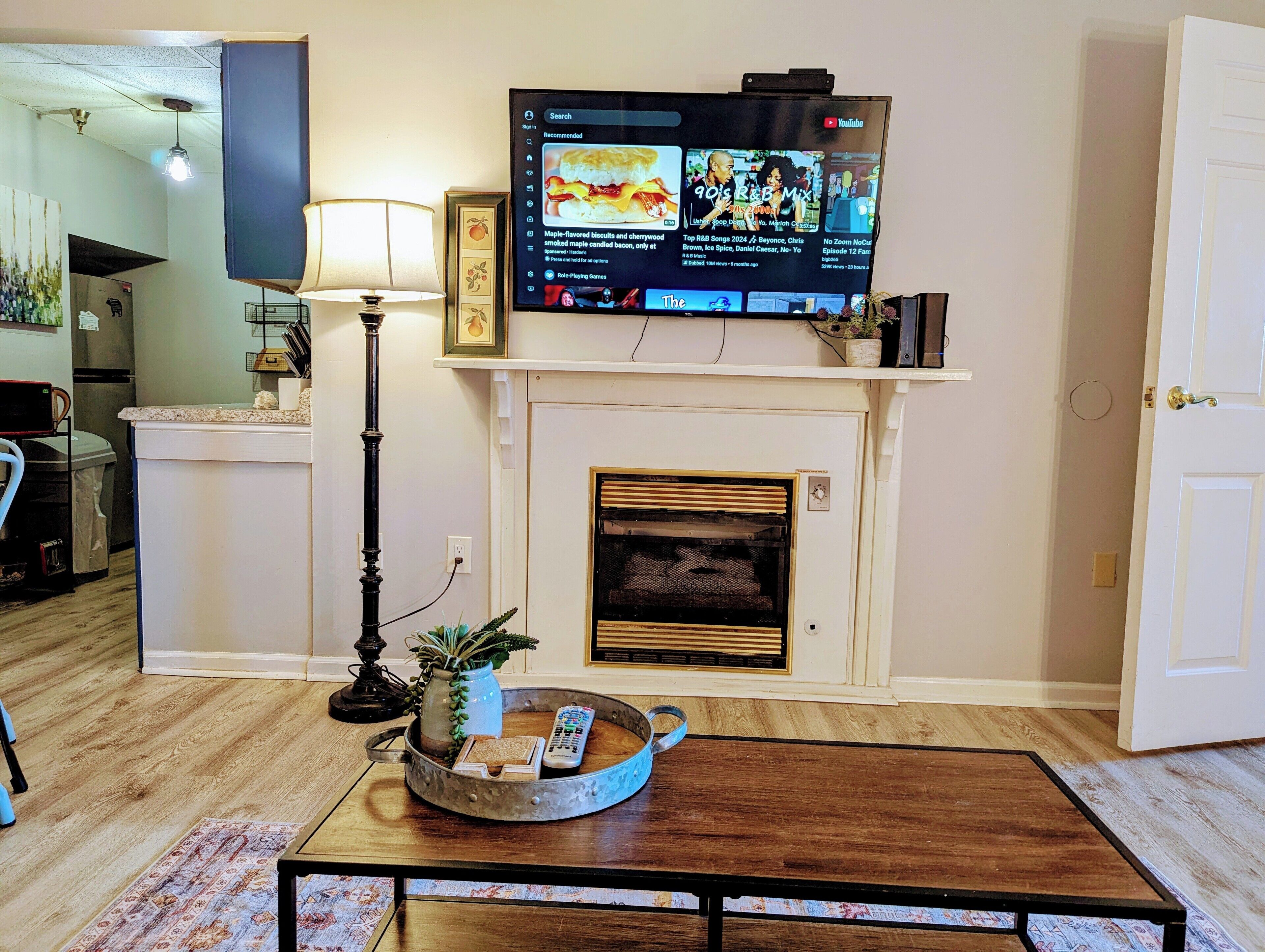 Smart TV, fireplace, Netflix, streaming services