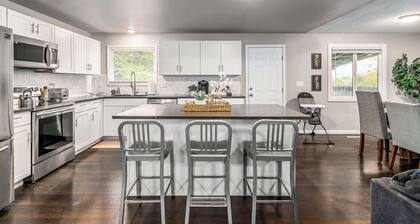 Spacious Valley Home I Perfect for Families