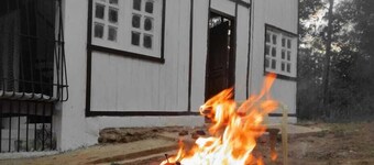 Rustic Cabin with two spacious rooms, in  the forest, ideal for groups