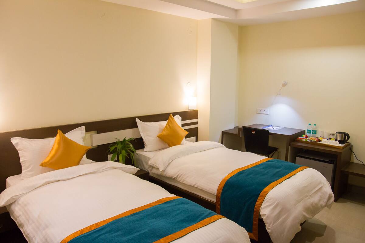Ropa de cama de alta calidad, colchones con pillow-top y minibar 
