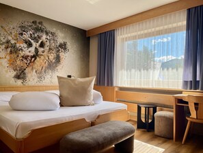 Comfort Apartment, 1 Bedroom (Anni Kelly) | Down comforters, free WiFi, bed sheets
