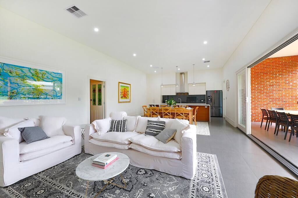 SWAINE HOUSE a stunny & classic luxurious villa