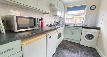 2-bedroom House Near Town With Superfast Wi-fi