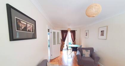 2-bedroom House Near Town With Superfast Wi-fi