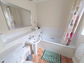House | Bathroom | Combined shower/bathtub, deep-soaking bathtub, free toiletries - 2-bedroom House Near Town With Superfast Wi-fi (Sittingbourne)