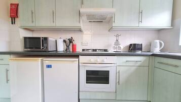 House | Private kitchen | Fridge, microwave, oven, stovetop