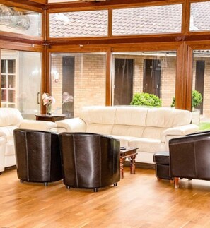 Interior - Beautiful Iway Inn hotel (Cambrifge)