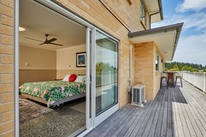 7 chambres, matelas mémoire de forme, bureau, fer et planche à repasser