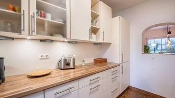 Kühlschrank, Ofen, Herdplatte, Geschirrspüler