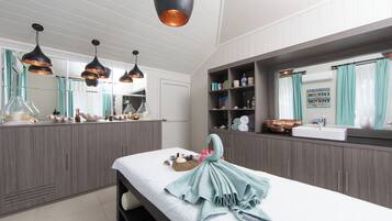 1 treatment room, massages