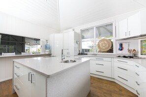 Luxury Villa | Private kitchen | Full-size fridge, microwave, oven, stovetop - Waterfoot House (Rarotonga)