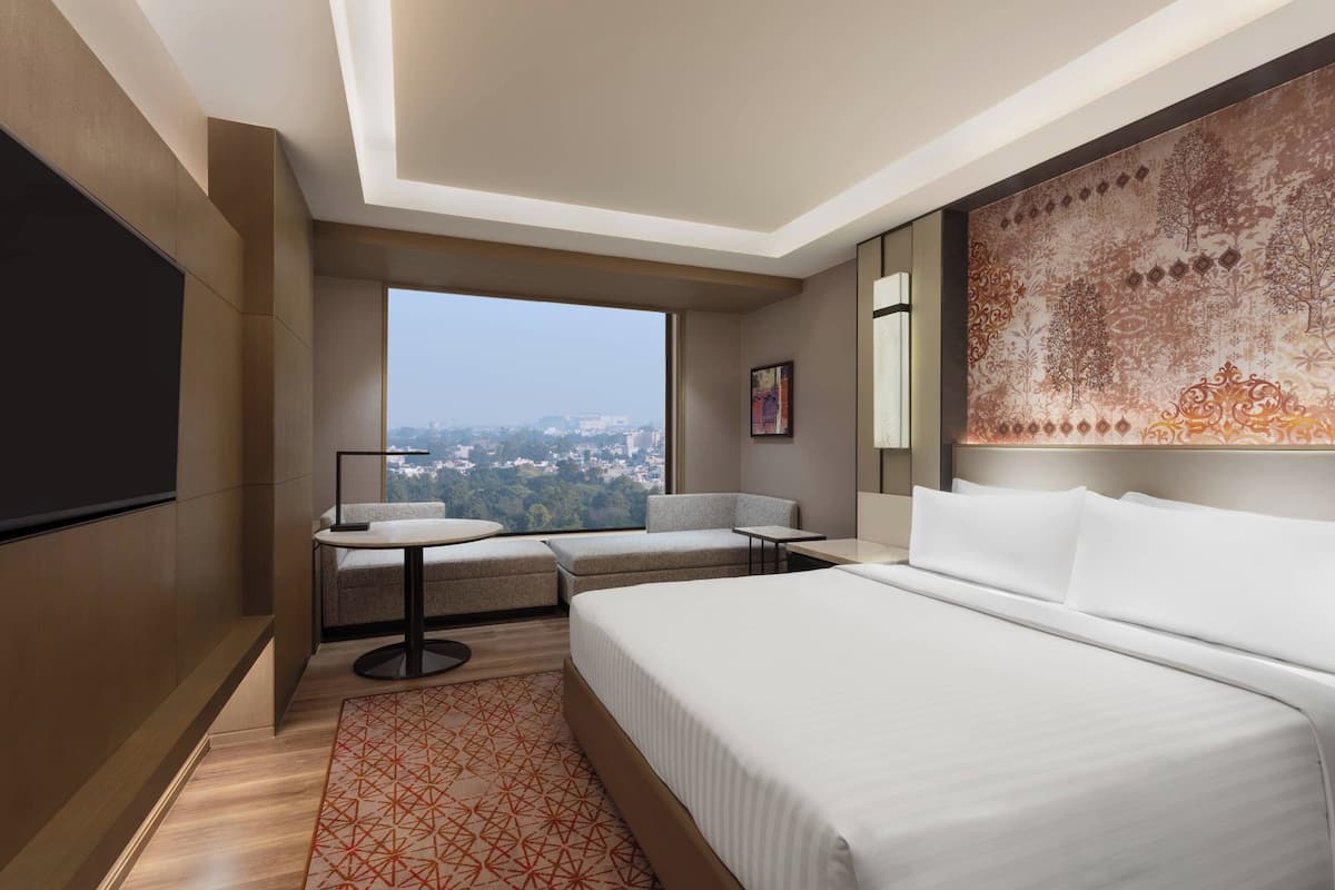Premium bedding, minibar, in-room safe, desk