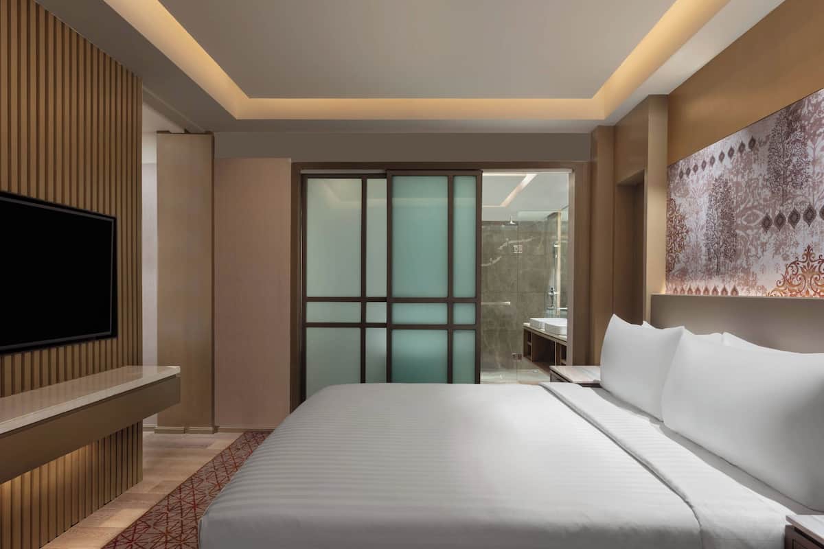 Premium bedding, minibar, in-room safe, desk